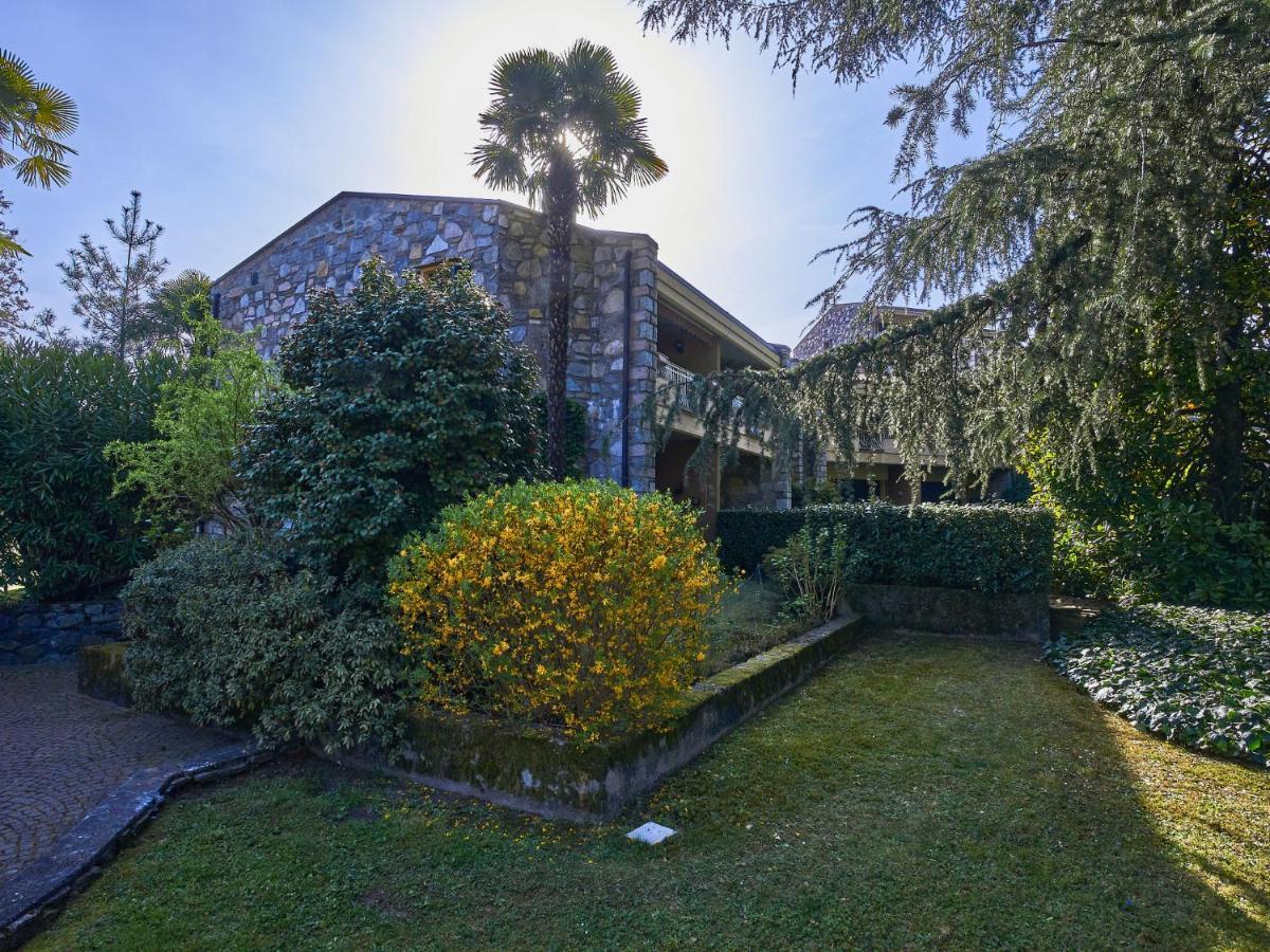 Apartment Hermitage-19 By Interhome Porto Valtravaglia Bagian luar foto