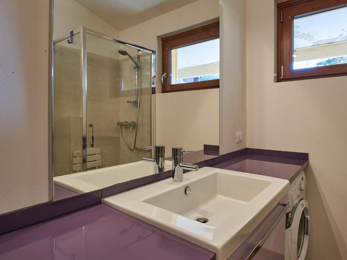 Apartment Hermitage-19 By Interhome Porto Valtravaglia Bagian luar foto
